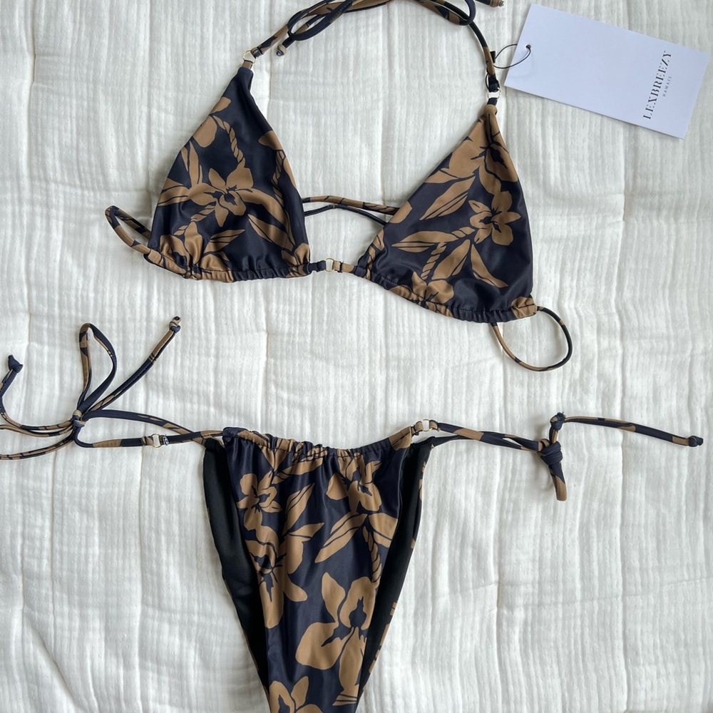 LexBreezy Orchid Ti leaf bikini set